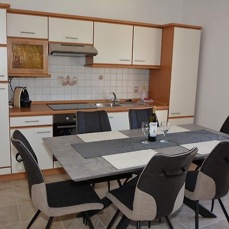 Taris Apartment เซนญ์ ภายนอก รูปภาพ