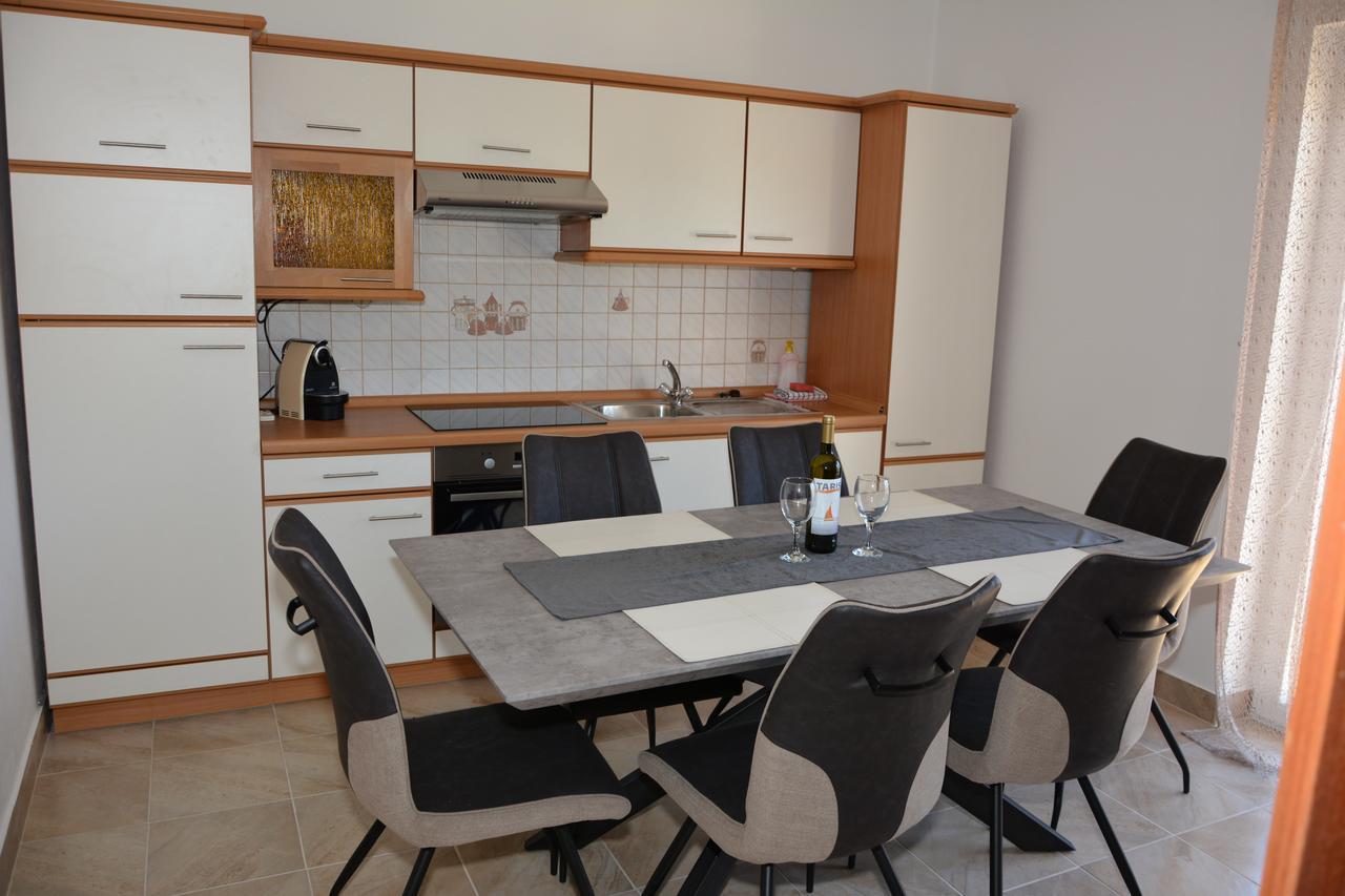 Taris Apartment เซนญ์ ภายนอก รูปภาพ