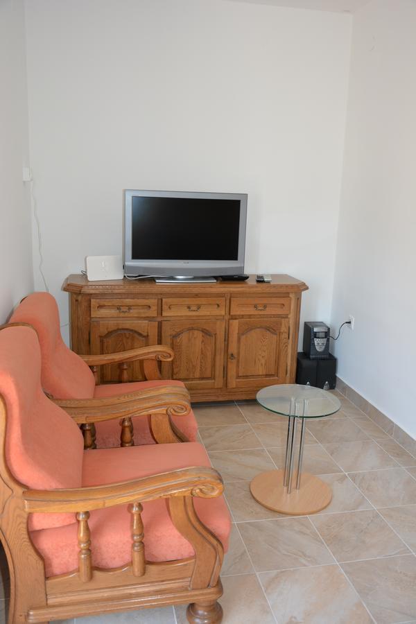 Taris Apartment เซนญ์ ภายนอก รูปภาพ