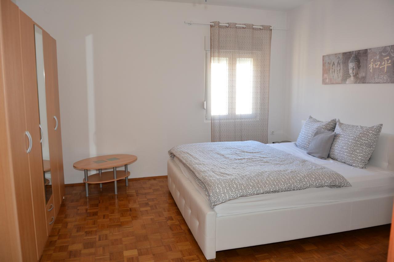 Taris Apartment เซนญ์ ภายนอก รูปภาพ
