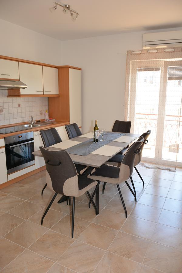 Taris Apartment เซนญ์ ภายนอก รูปภาพ