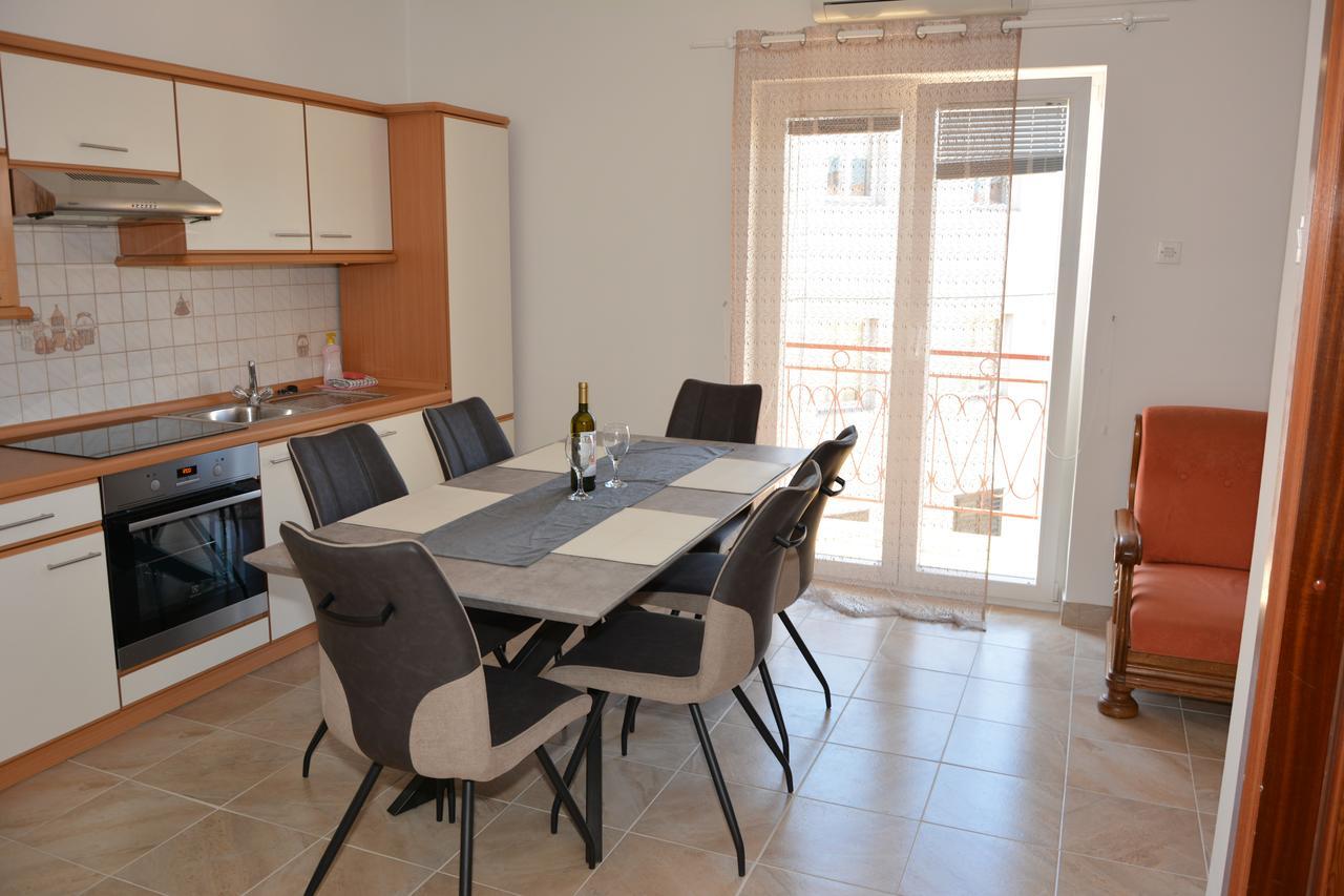 Taris Apartment เซนญ์ ภายนอก รูปภาพ