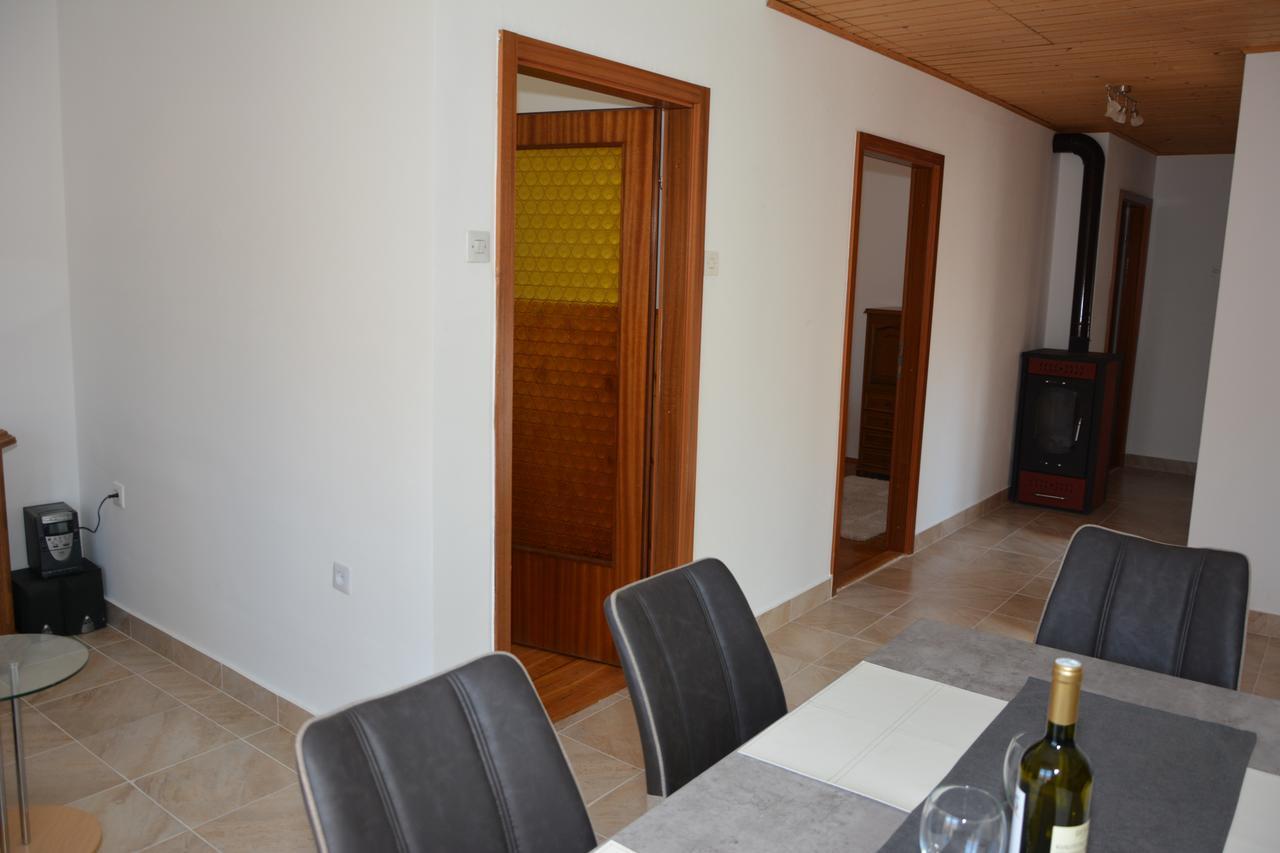 Taris Apartment เซนญ์ ภายนอก รูปภาพ