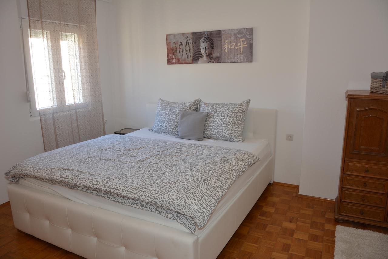 Taris Apartment เซนญ์ ภายนอก รูปภาพ