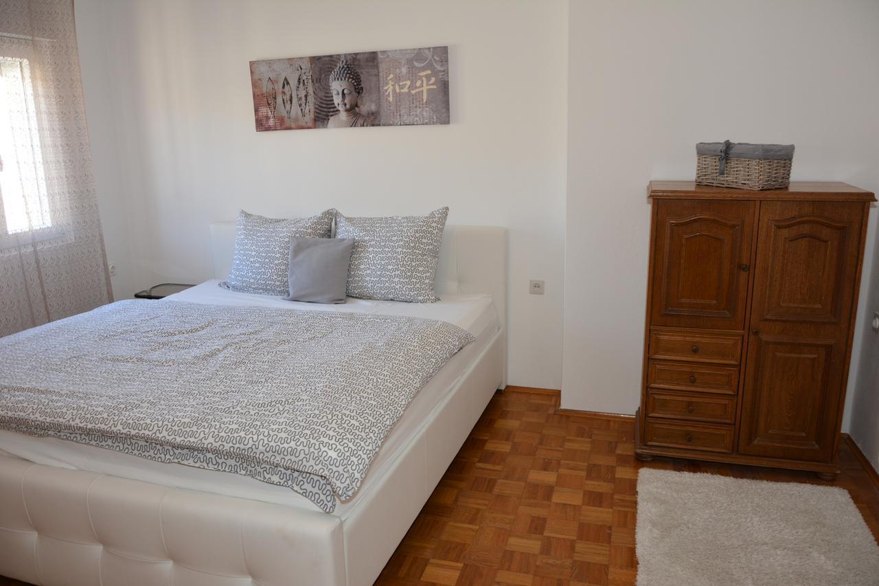 Taris Apartment เซนญ์ ภายนอก รูปภาพ
