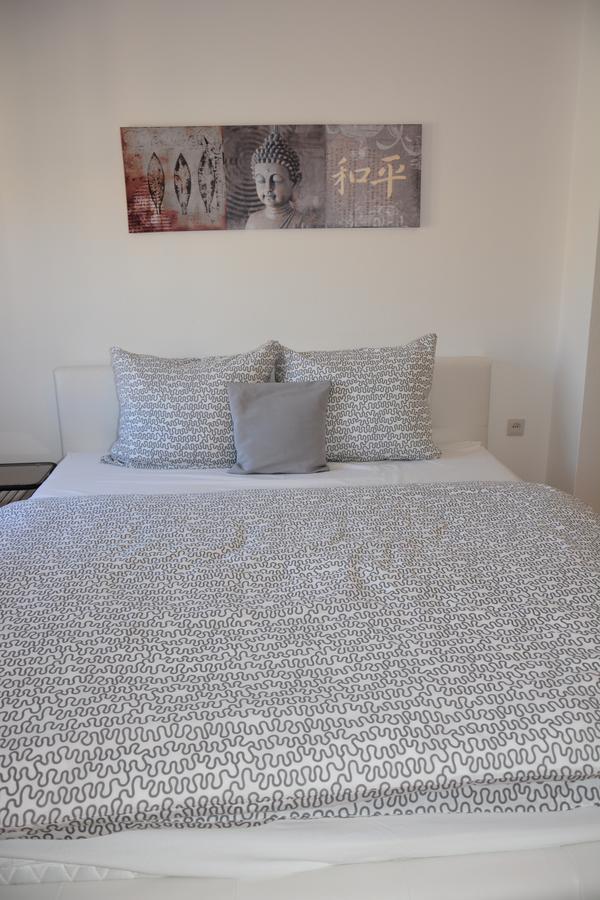 Taris Apartment เซนญ์ ภายนอก รูปภาพ